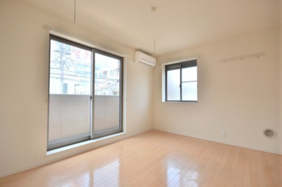 【居間・リビング】 | ヤマウロコＷＥＳＴ | ★角部屋2面採光で明るく風通しの良いお部屋