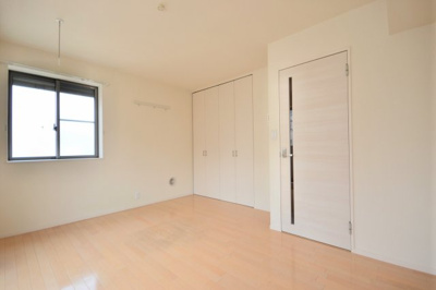 【寝室】 | ヤマウロコＷＥＳＴ | ★白・ベージュ系の色で明るいお部屋です。