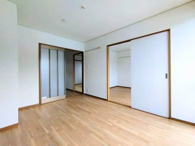 【洋室】 | プリシェール金屋