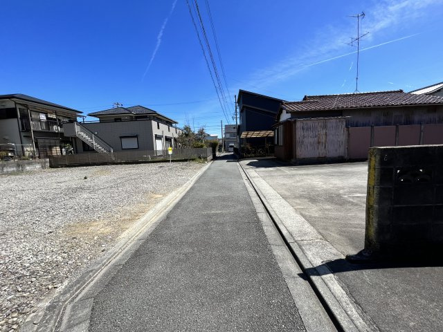 津市半田 売土地 の前面道路含む現地写真