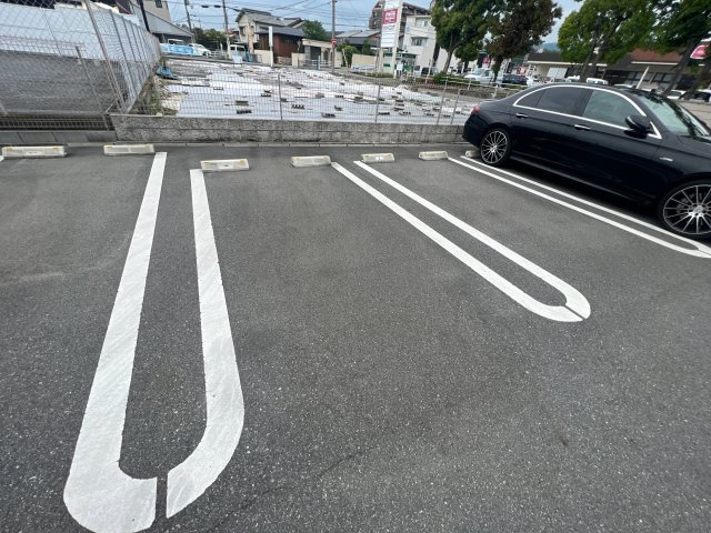 シャーメゾン田寺東の駐車場