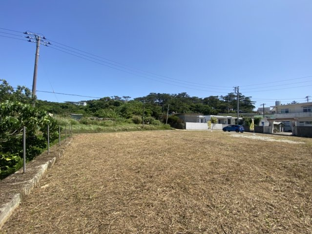 読谷村座喜味　RC戸建　の前面道路含む現地写真|C号棟側敷地