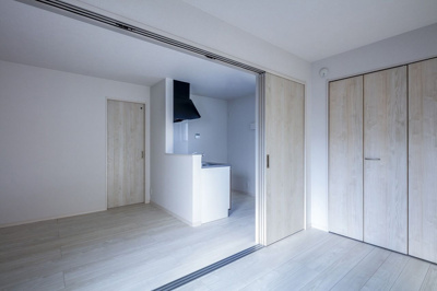 【居間・リビング】 | カーサラドリ博多南 | 別号室の写真になります。現況優先。