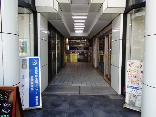 本町通 サンアベニューのエントランス