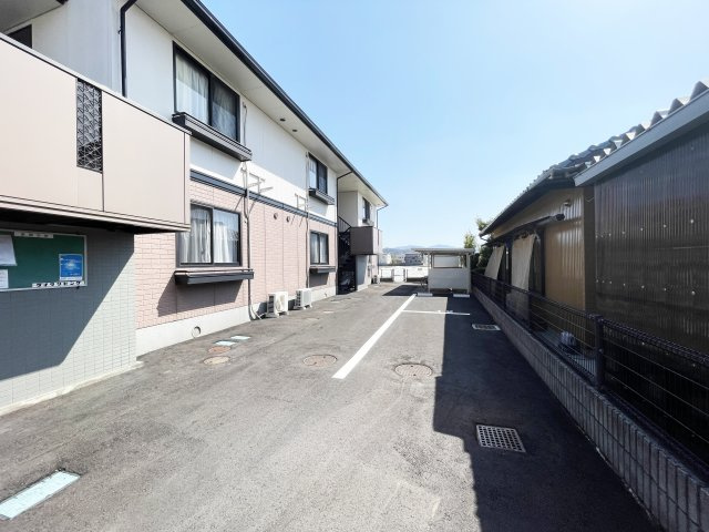 セジュール国府の駐車場