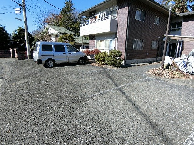 メゾンエスポアールの駐車場