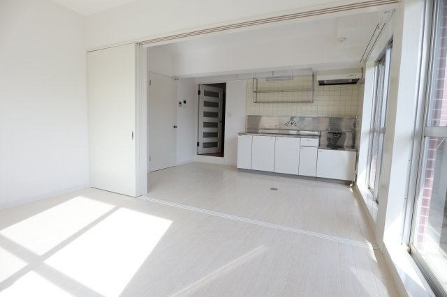 メゾンエスポアールの居間・リビング