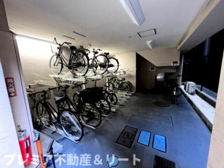 【その他共用部分】 | 駐輪場は屋内にあります