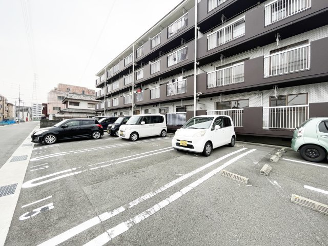 徳島市末広５丁目の賃貸マンションの駐車場