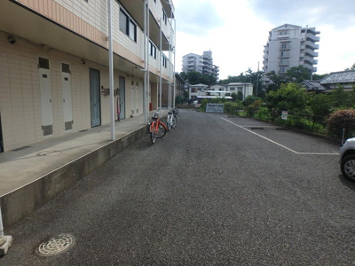 ★敷地内駐車場★（空き状況・使用料等詳細はご確認下さい）