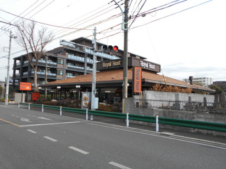 ロイヤルホスト牟礼店まで900ｍ