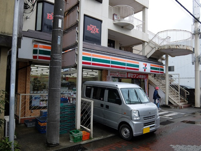 セブンイレブン小田原栢山駅前店まで800ｍ