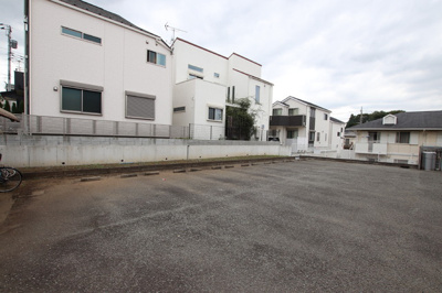 ★敷地内駐車場★（有料・要空き確認）