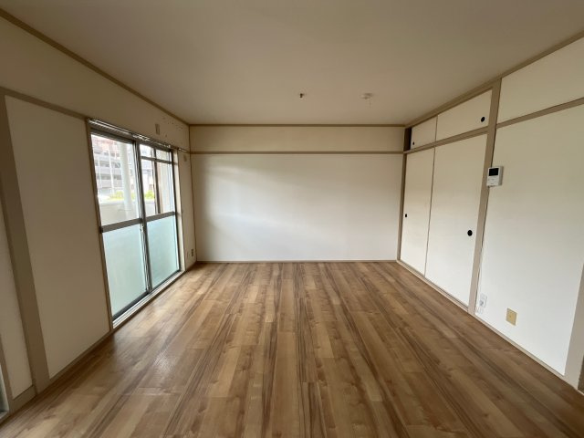 八丈岩マンションの居間・リビング