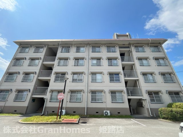 八丈岩マンションの外観