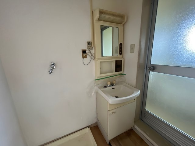 八丈岩マンションの洗面所