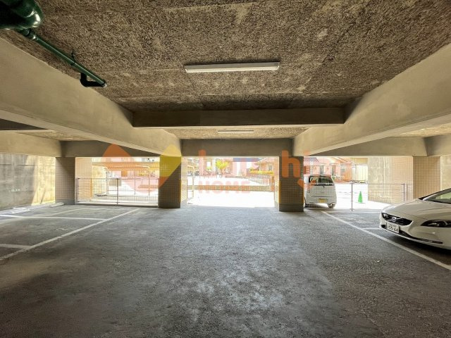 天神アコールマンションの駐車場