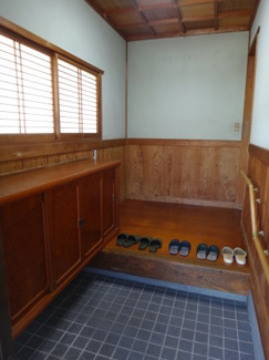 【玄関】 | 玉名市築地　中古住宅 | ゆったりとした玄関です