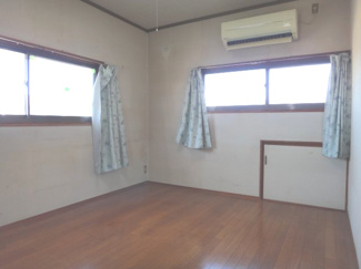 【洋室】 | 玉名市築地　中古住宅 | ２階の洋間は個人の部屋や寝室として使える洋室です