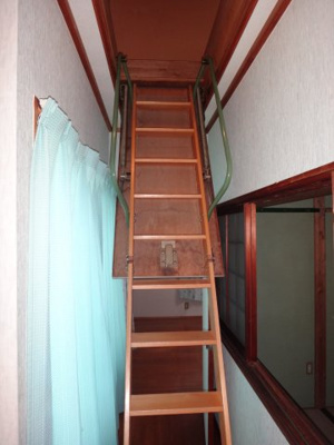 【収納】 | 玉名市築地　中古住宅 | ちょっとした収納スペースが屋根裏にもあり充実しています