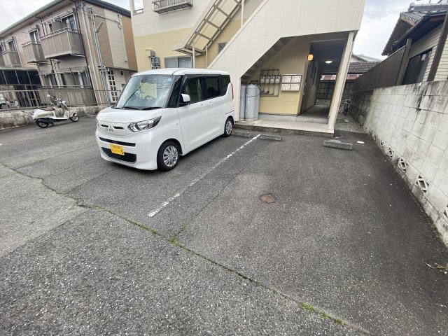 NKハイツの駐車場