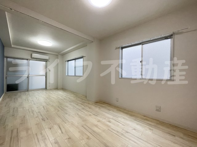 サンライトコーポの居間・リビング|使いやすい居間です