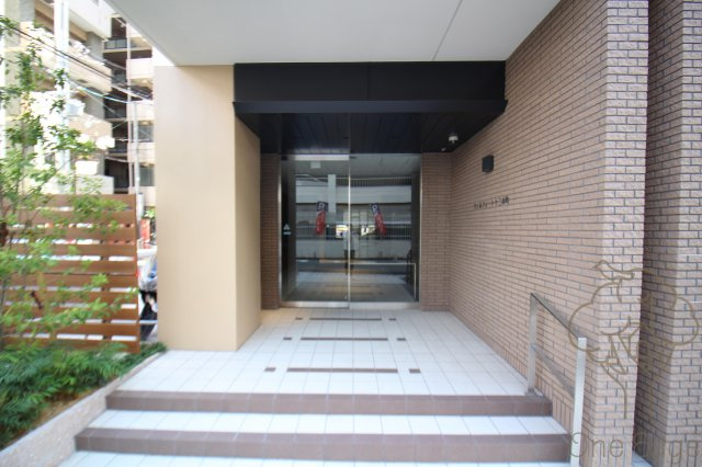 ウェルフォート十三本町のエントランス