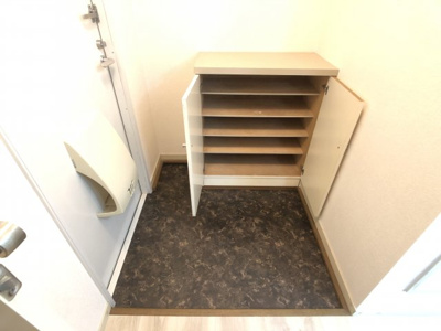【玄関】 | ヴィラ西真上B棟