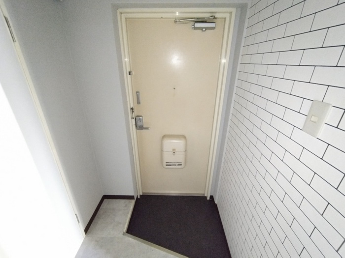 ドムールコスモス甲南町の玄関