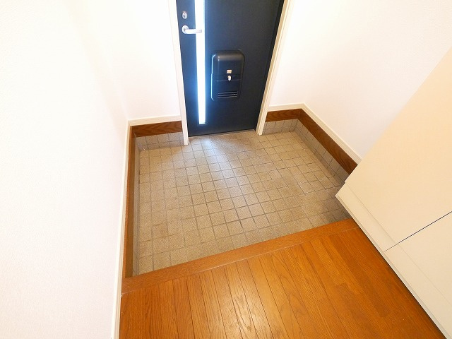 サンメゾネットの玄関|明るい玄関です