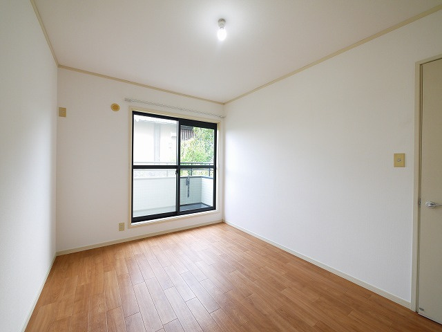 サンメゾネットの洋室|きれいな洋室です