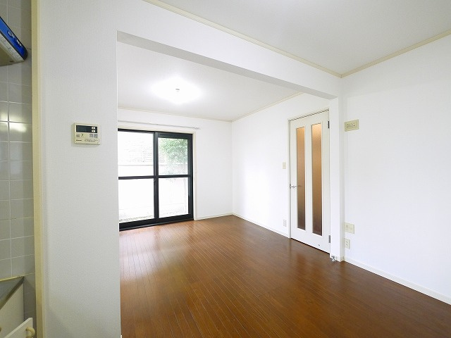 サンメゾネットの居間・リビング|ゆったり過ごせる居間です