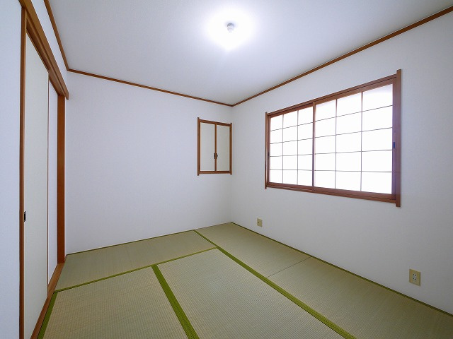 サンメゾネットの和室|和室ならではの温かな和の空間で寛ぎの時間を過ごせます