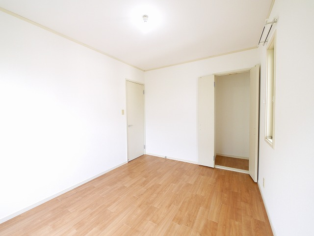 サンメゾネットの洋室|ゆったりした洋室です