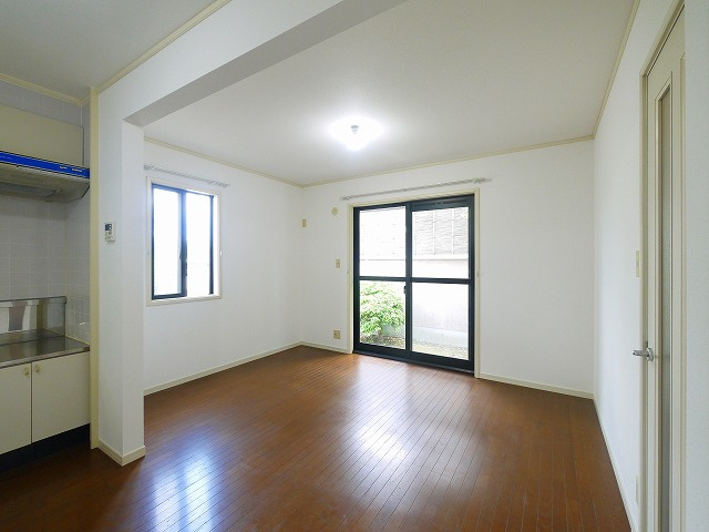 サンメゾネットの居間・リビング|こちらのリビングで趣味の時間をお楽しみください