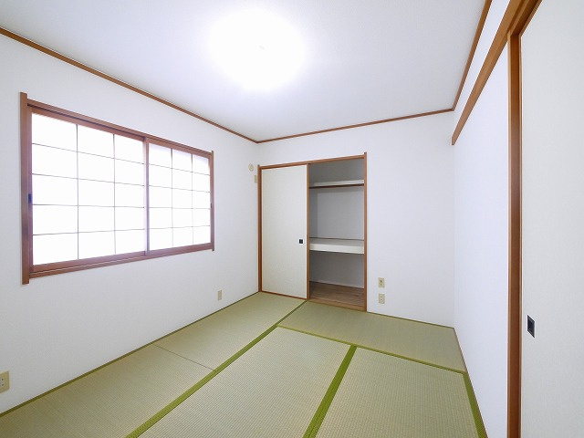 サンメゾネットの和室|明るい和室です