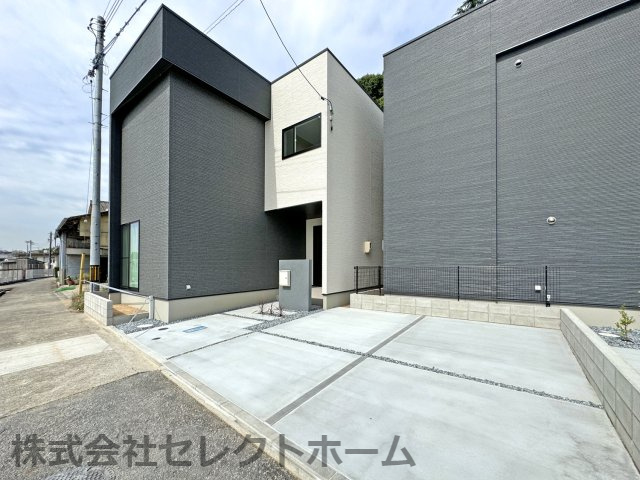 ゆったりとした玄関回り、雨でも安心、荷物を置いてゆったりと出入りできるゆとりある空間