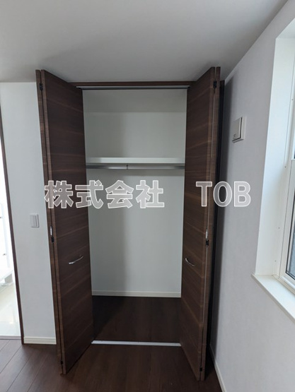 【収納】 | 世田谷区上北沢５丁目　貸戸建て | 1F洋室8.1帖　収納1