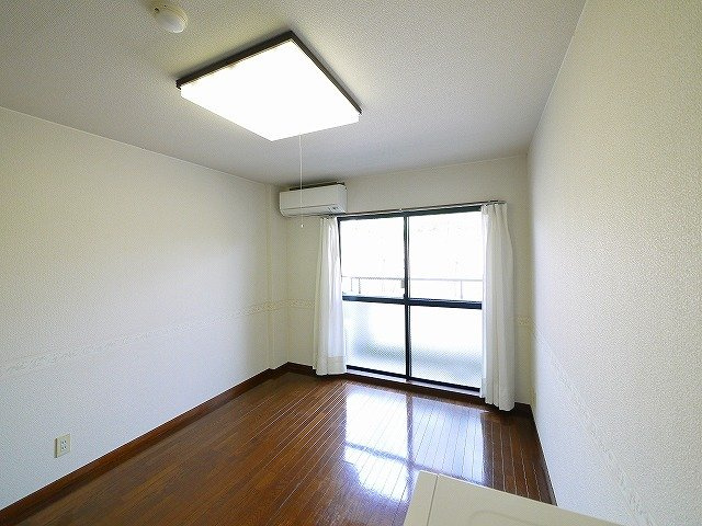 みつがらすの洋室|明るい洋室です