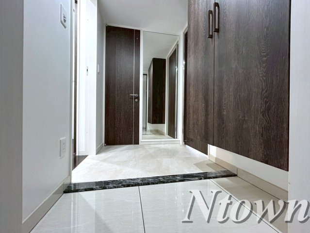 【玄関】 | さくらHills NISHIKI Platinum Residence | ゆったりとした玄関です