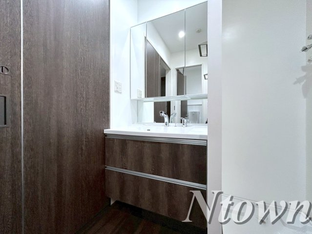 【独立洗面台】 | さくらHills NISHIKI Platinum Residence | 独立洗面台で身支度をすべて済ませてしまいましょう