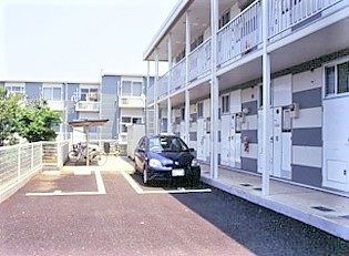 レオパレス丸山の駐車場