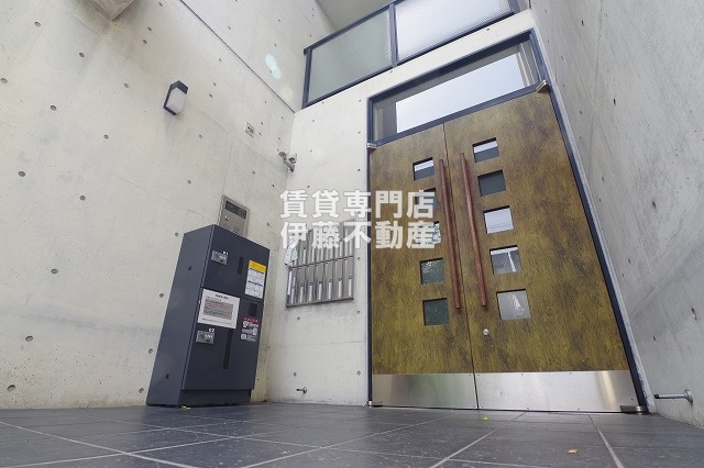 スクエアコートのエントランス