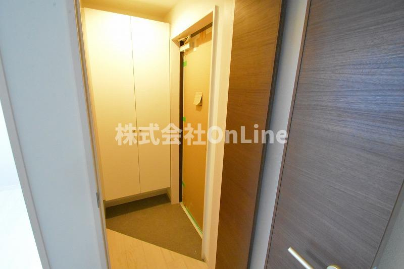 ルミエール若江岩田の玄関