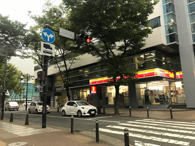 横浜市港北区新横浜３丁目の事務所の外観