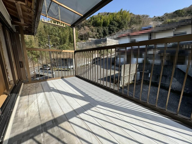 高知市神田　中古戸建てのバルコニー
