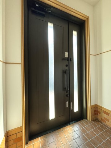 高知市神田　中古戸建ての玄関