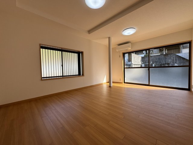 高知市神田　中古戸建ての居間・リビング