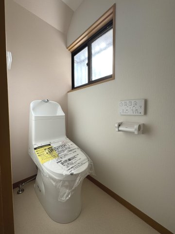 高知市神田　中古戸建てのトイレ