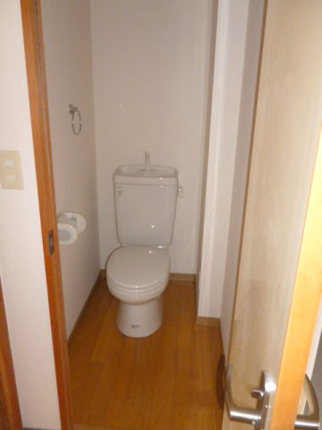 双葉ハイツのトイレ|ウォッシュレットはついていませんがシンプルで使いやすいトイレです。